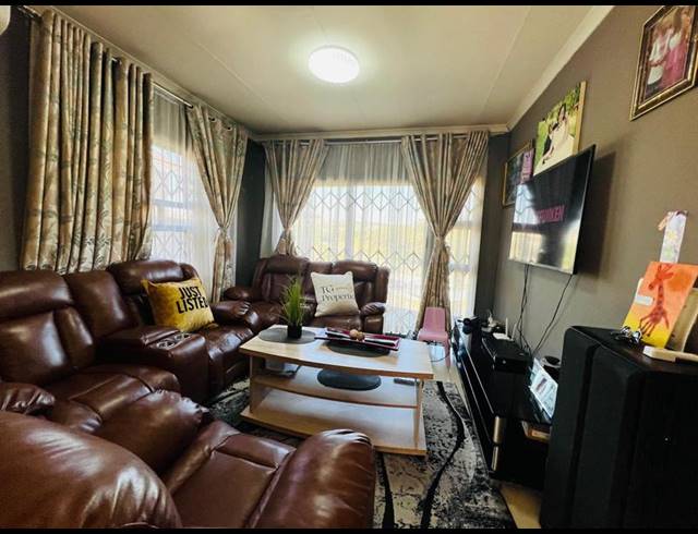 3 BEDROOM HOUSE FOR SALE IN CHESTERVILLE